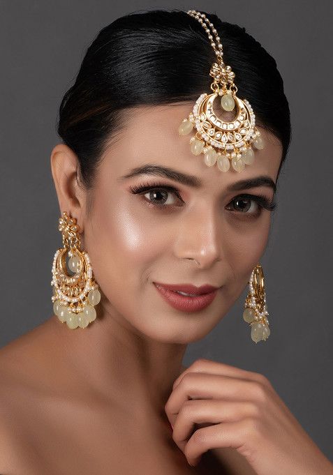 Cream Gold Tone Kundan Maangtika With Chandbali Earrings